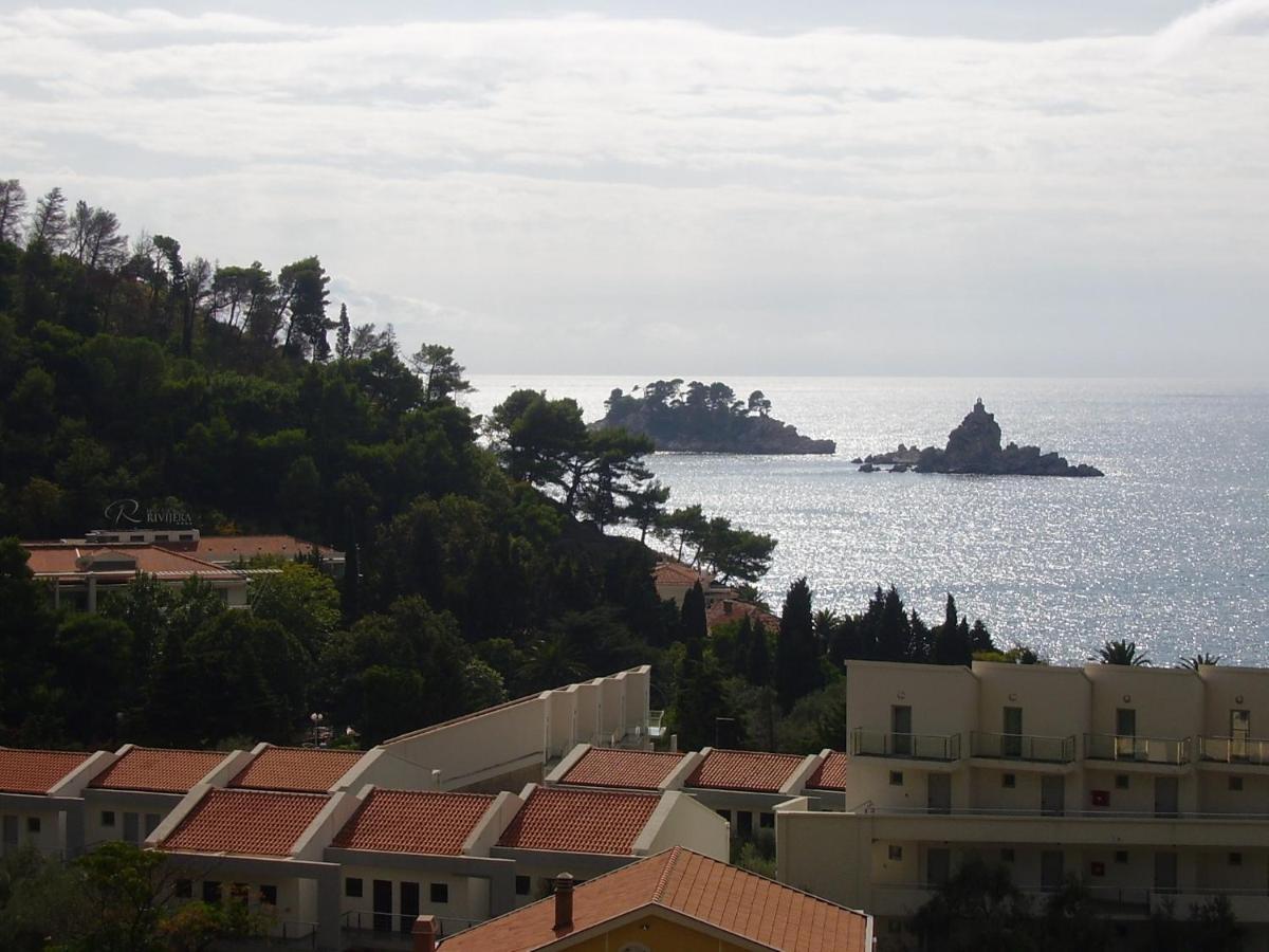 Apartments Pod Lozom With Seaview Petrovac الغرفة الصورة