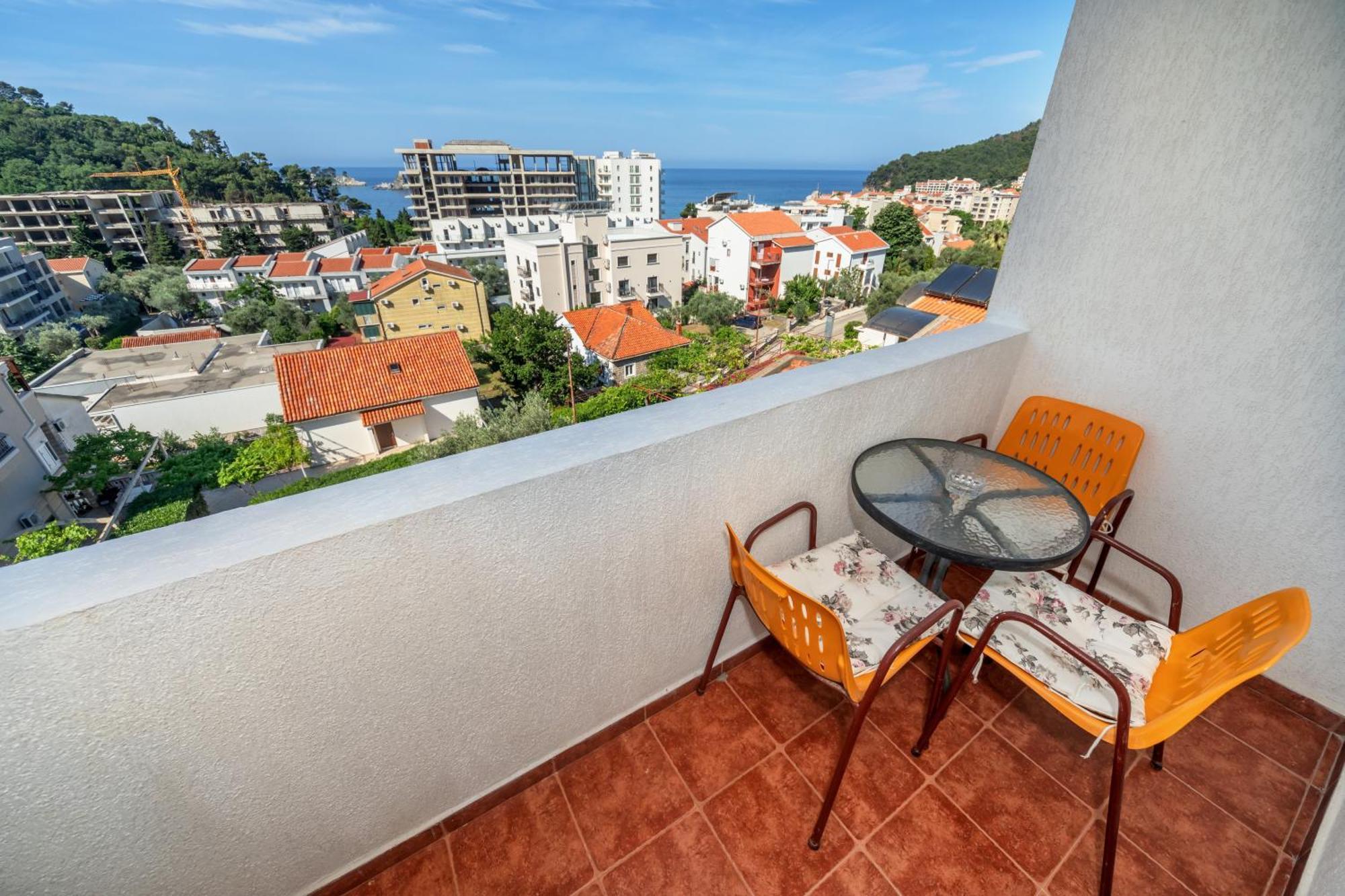 Apartments Pod Lozom With Seaview Petrovac الغرفة الصورة