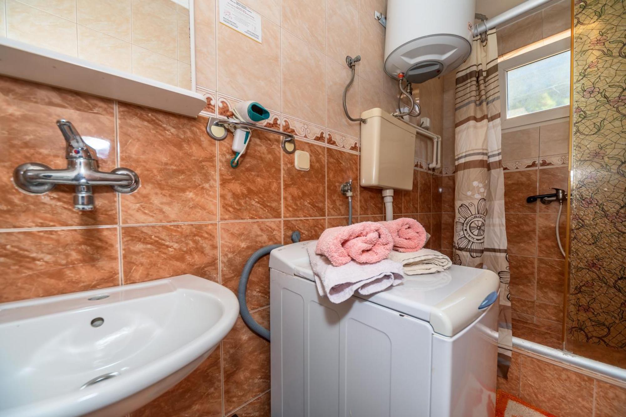 Apartments Pod Lozom With Seaview Petrovac الغرفة الصورة