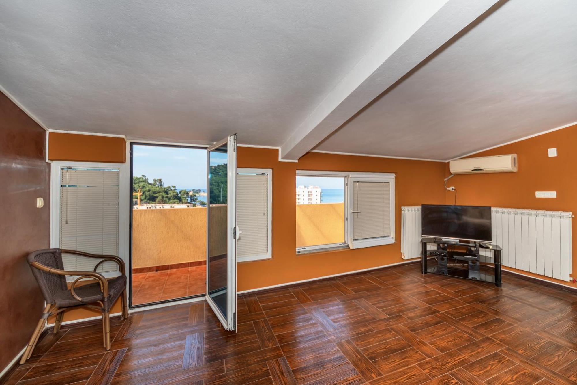 Apartments Pod Lozom With Seaview Petrovac الغرفة الصورة
