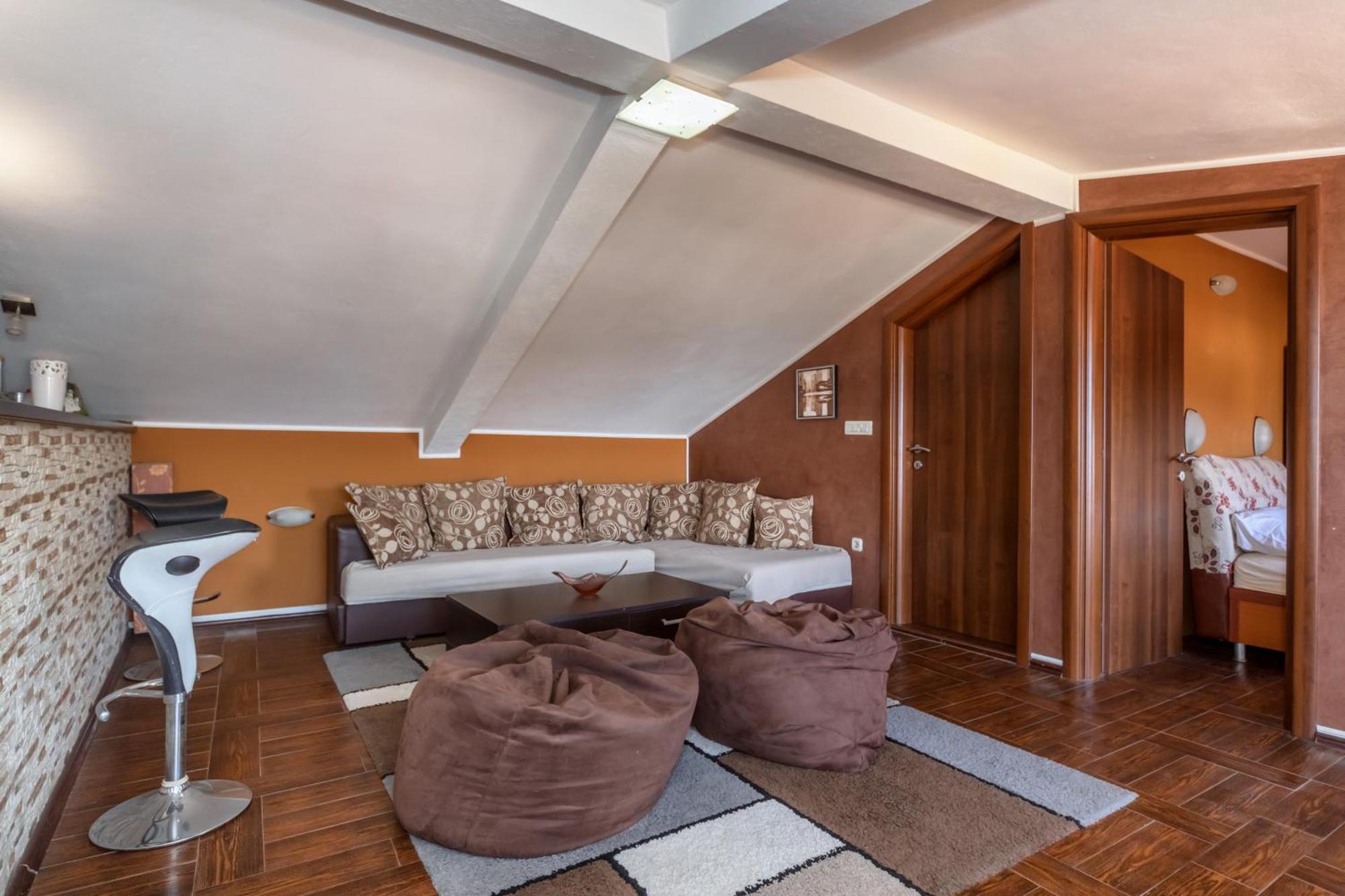 Apartments Pod Lozom With Seaview Petrovac الغرفة الصورة