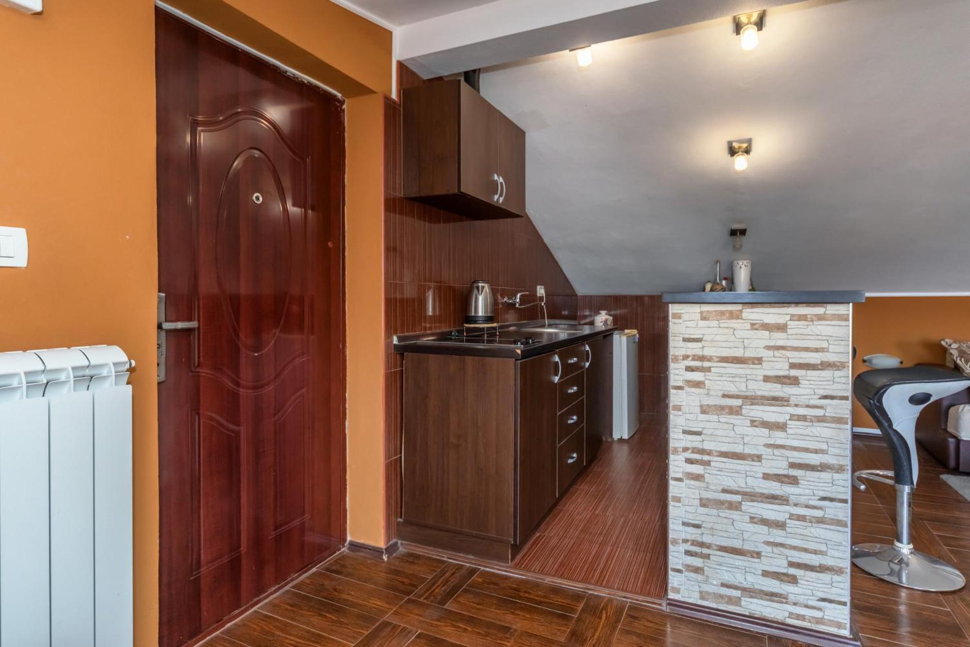 Apartments Pod Lozom With Seaview Petrovac الغرفة الصورة
